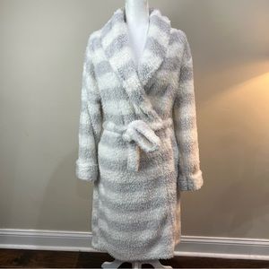 Wysteria lane cozy and soft robe size Medium/large very good condition.